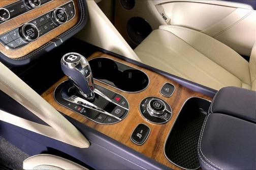 Oxford Blue 2026 Bentley Bentayga V8