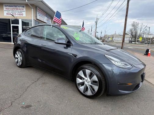 Midnight Silver Metallic 2022 Tesla Model Y Long Range Dual Motor All-Wheel Drive