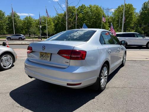 Moonrock Silver Metallic 2015 Volkswagen Jetta Auto SE w/Connectivity/Navigation