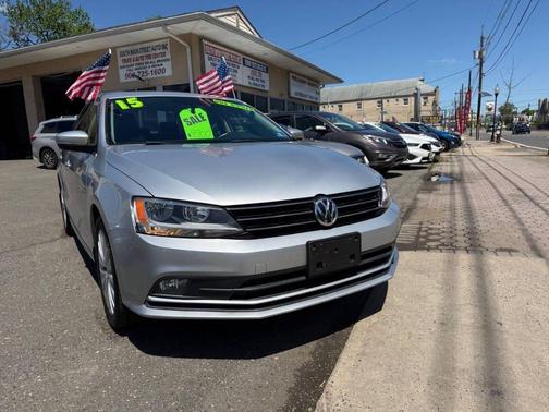 Moonrock Silver Metallic 2015 Volkswagen Jetta Auto SE w/Connectivity/Navigation