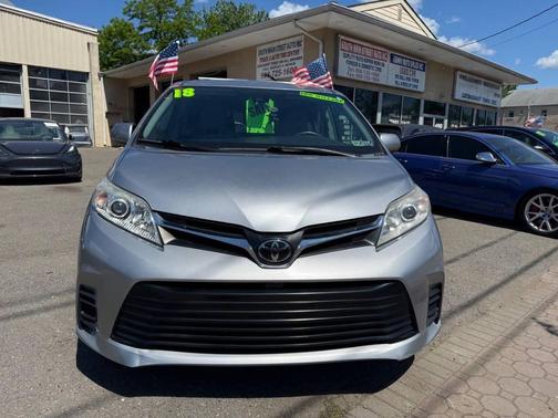 Silver Sky Metallic 2018 Toyota Sienna LE