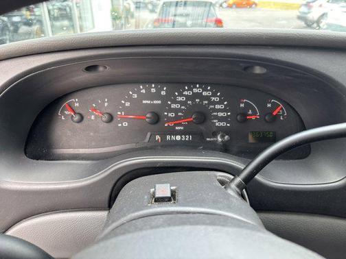 2005 Ford E350 Super Duty XL Wagon