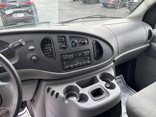 2005 Ford E350 Super Duty XL Wagon