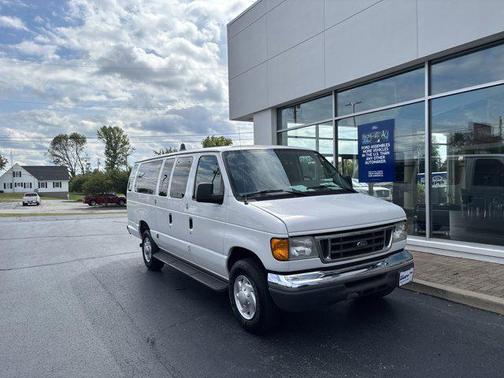 2005 Ford E350 Super Duty XL Wagon