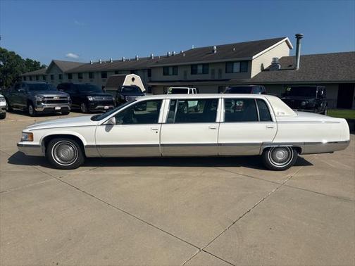 1996 Cadillac Fleetwood Standard