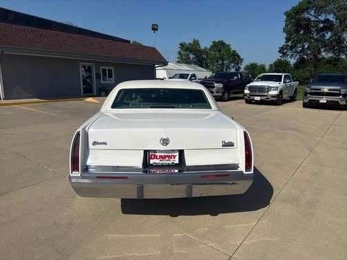 1996 Cadillac Fleetwood Standard