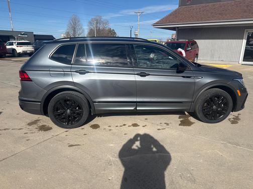 2022 Volkswagen Tiguan 2.0T SE R-Line Black 4MOTION