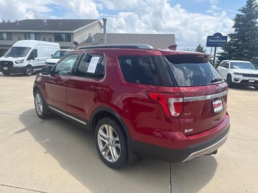 RED 2016 Ford Explorer XLT