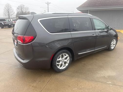 2018 Chrysler Pacifica Touring-L