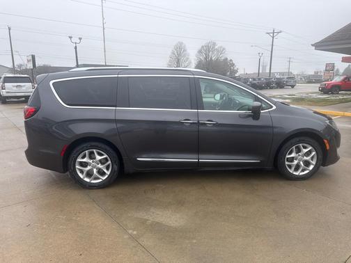 2018 Chrysler Pacifica Touring-L