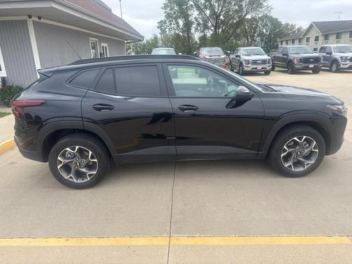 Black 2025 Chevrolet Trax LT
