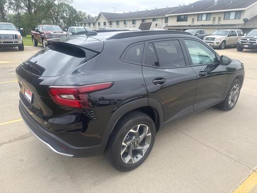 Black 2025 Chevrolet Trax LT