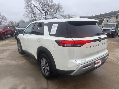 2023 Nissan Pathfinder SL 4WD