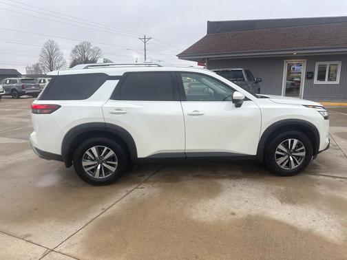 2023 Nissan Pathfinder SL 4WD