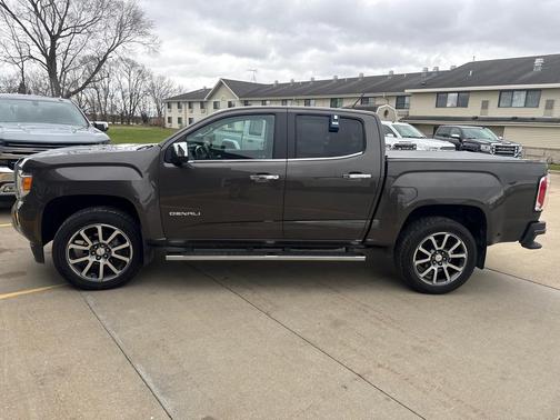Smokey Quartz Metallic 2019 GMC Canyon Denali