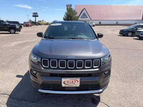 Granite Crystal Metallic Clearcoat 2023 Jeep Compass Limited
