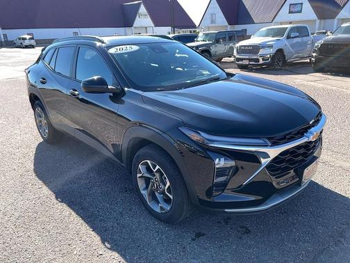 Mosaic Black Metallic 2025 Chevrolet Trax LT