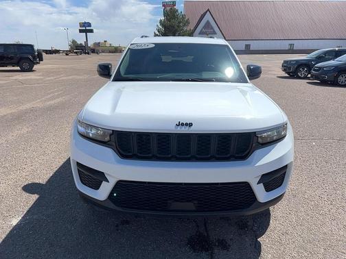 2025 Jeep Grand Cherokee Altitude