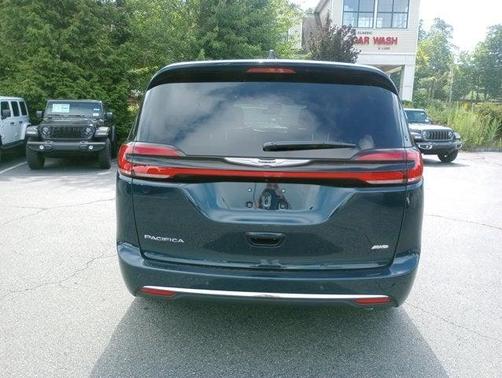 2025 Chrysler Pacifica Select