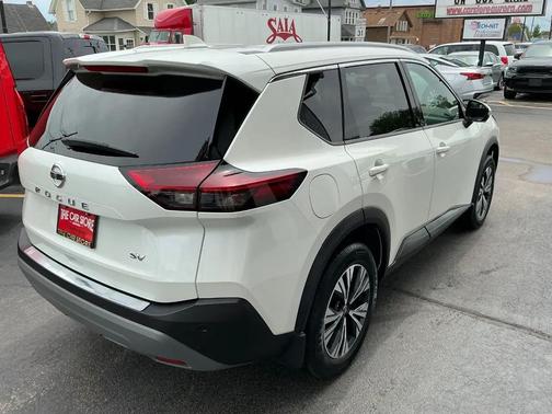 Pearl White 2021 Nissan Rogue SV