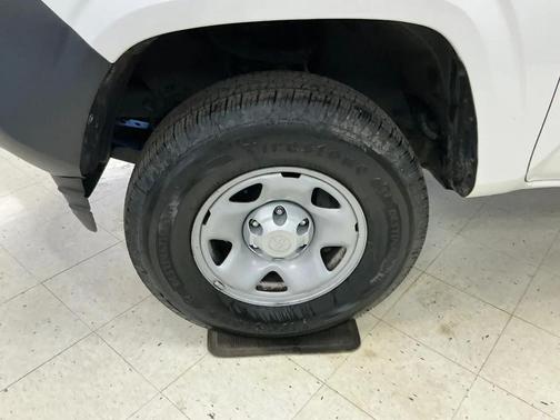 White 2022 Toyota Tacoma SR