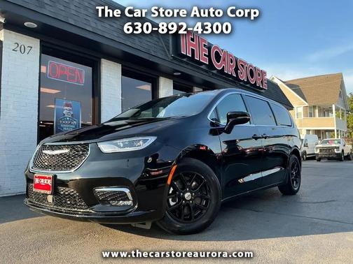 Diamond Black Crystal Pearlcoat 2025 Chrysler Pacifica L