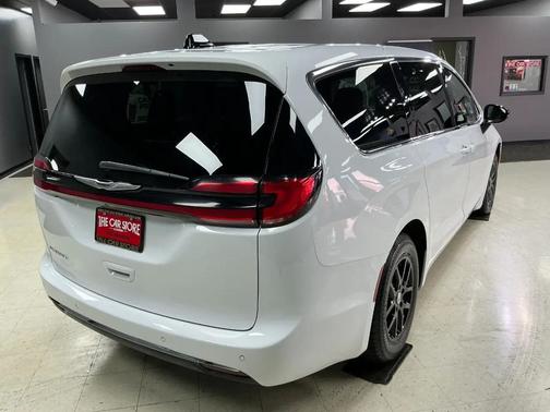 Bright White Clearcoat 2024 Chrysler Pacifica Touring L