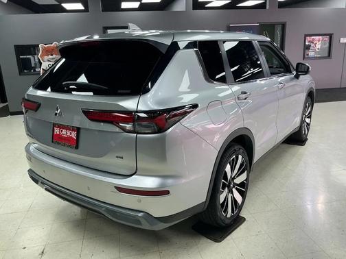 Alloy Silver Metallic 2025 Mitsubishi Outlander SE S-AWC