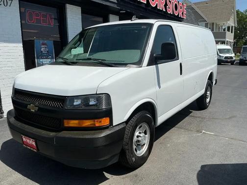 Summit White 2018 Chevrolet Express 2500 Work Van