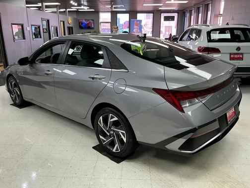 2025 Hyundai ELANTRA HEV Limited