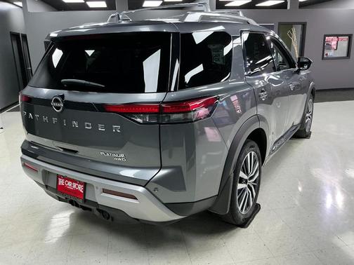 2022 Nissan Pathfinder Platinum 4WD