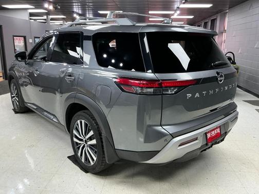 2022 Nissan Pathfinder Platinum 4WD