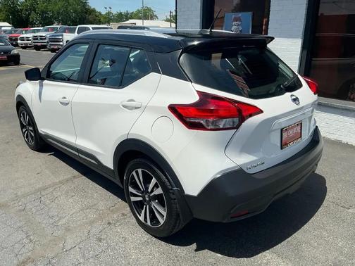 White 2019 Nissan Kicks SR
