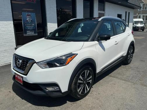 White 2019 Nissan Kicks SR
