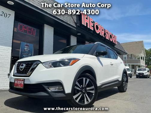 White 2019 Nissan Kicks SR