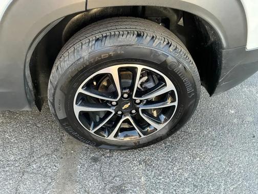 Summit White 2025 Chevrolet Trailblazer LT