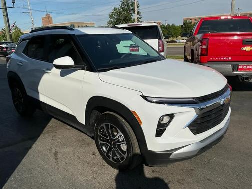 Summit White 2025 Chevrolet Trailblazer LT