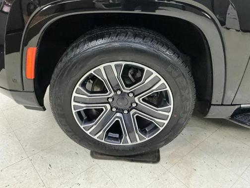 Diamond Black Crystal Pearlcoat 2024 Jeep Wagoneer Series II 4x4