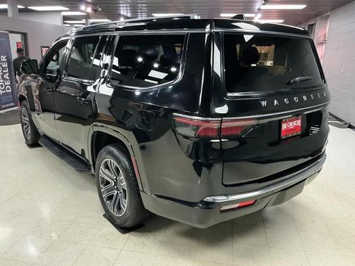 Diamond Black Crystal Pearlcoat 2024 Jeep Wagoneer Series II 4x4