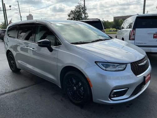 Silver Mist Clearcoat 2024 Chrysler Pacifica Touring L