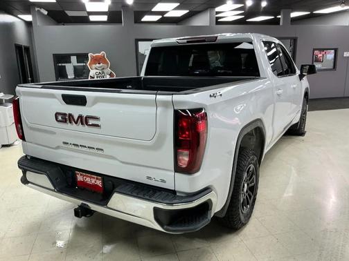 Summit White 2024 GMC Sierra 1500 SLE