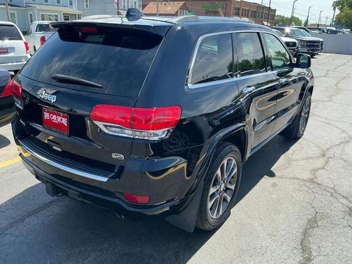 Diamond Black Crystal Pearl 2018 Jeep Grand Cherokee Overland