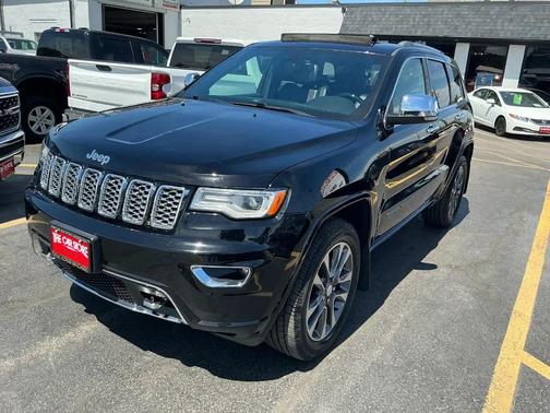 Diamond Black Crystal Pearl 2018 Jeep Grand Cherokee Overland