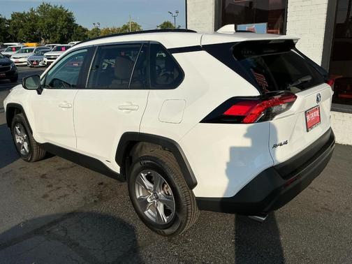 2022 Toyota RAV4 Hybrid LE