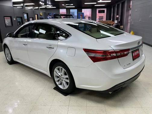 Pearl White 2015 Toyota Avalon XLE Touring