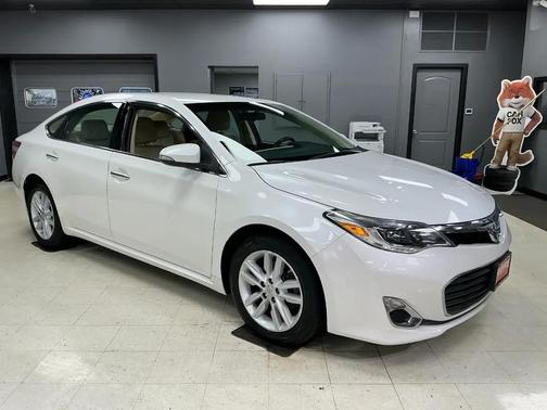 Pearl White 2015 Toyota Avalon XLE Touring