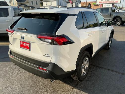 2022 Toyota RAV4 Hybrid LE