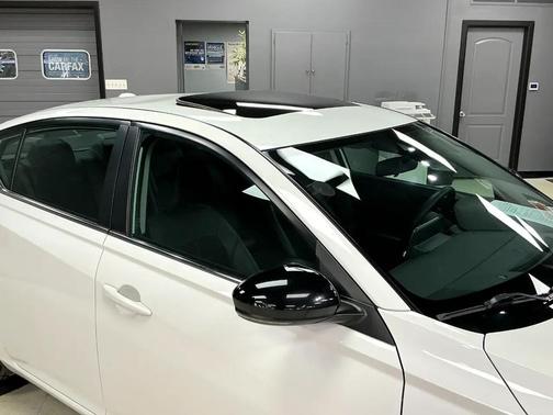 2021 Nissan Altima SR FWD