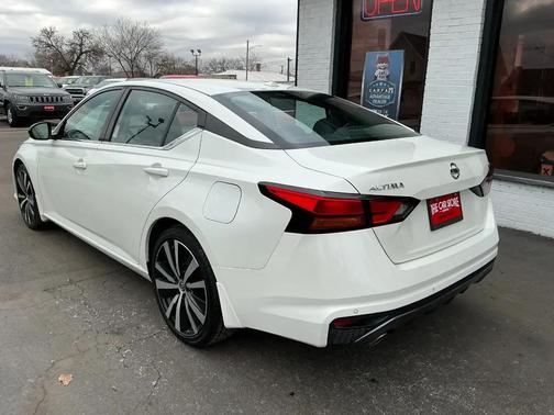 2021 Nissan Altima SR FWD