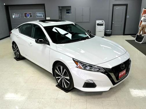 2021 Nissan Altima SR FWD